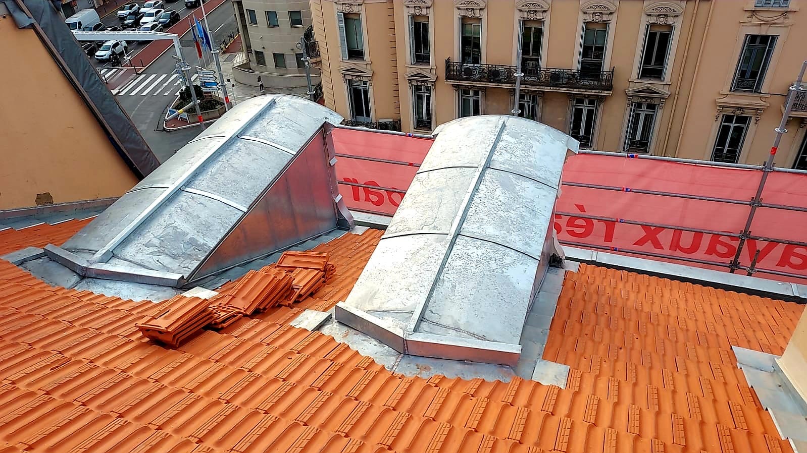 Rénovation de lucarnes en zinc cintré par TB Toiture