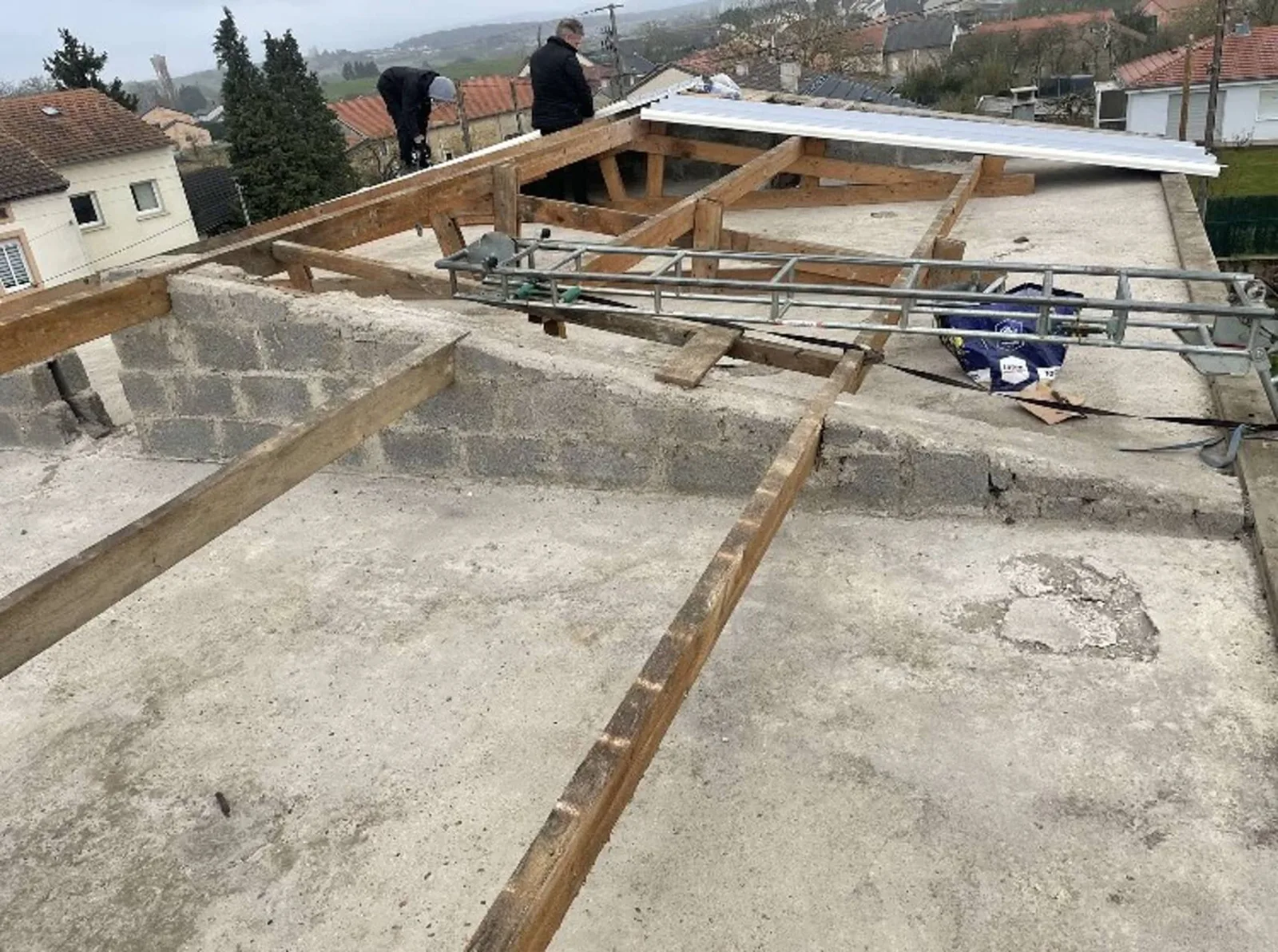 Réfection de charpente et pose de bac acier sur une toiture en Moselle