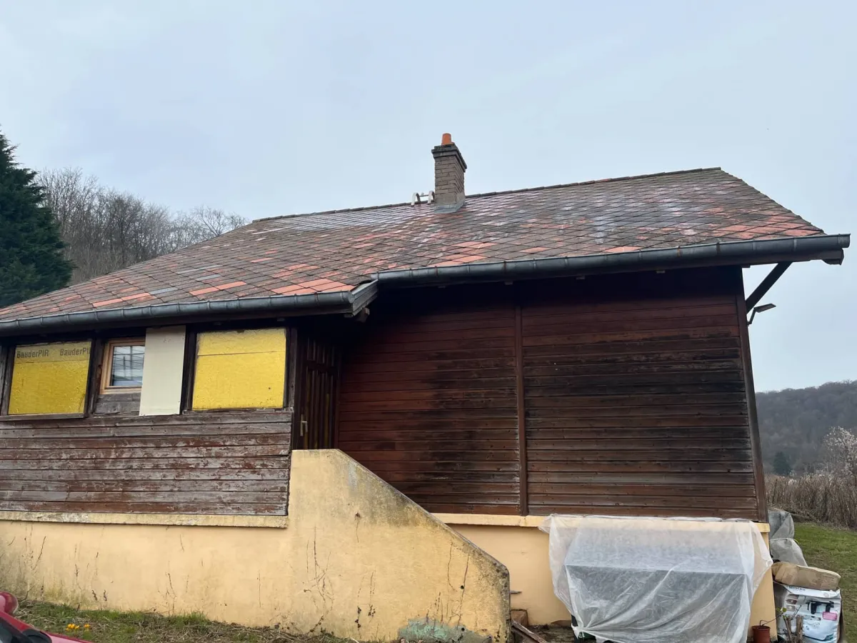 Toiture vétuste avant rénovation par TB Toiture en Moselle